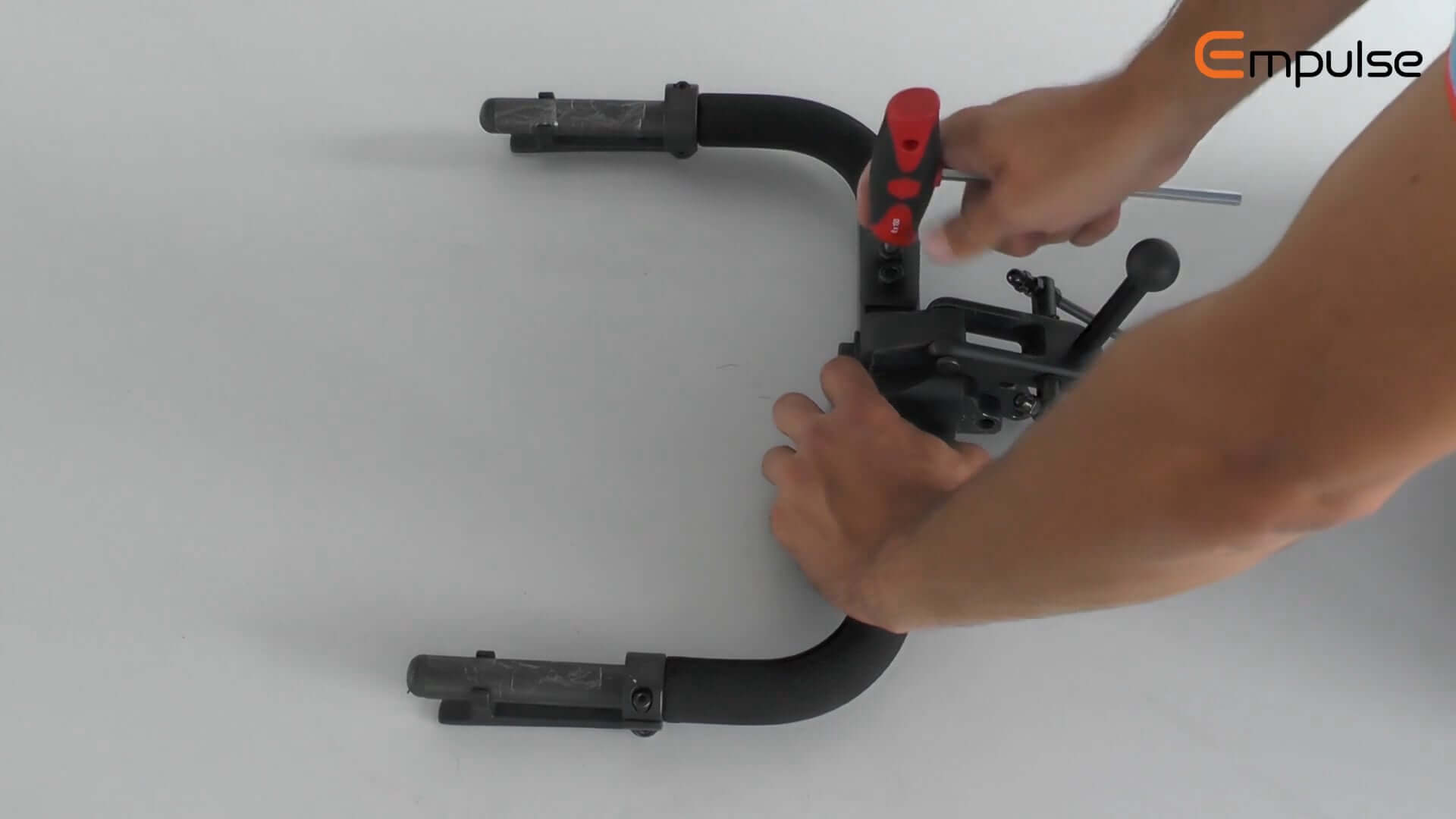 EMPULSE F55 | Austausch des Hilfsrahmens Miniaturansicht
